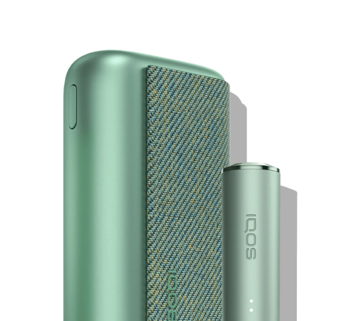 Jade Green IQOS ILUMA PRIME portatīvais lādētājs un turētājs.
