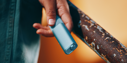 Instrukcijas, kā uzlādēt IQOS ILUMA i ONE ierīci.