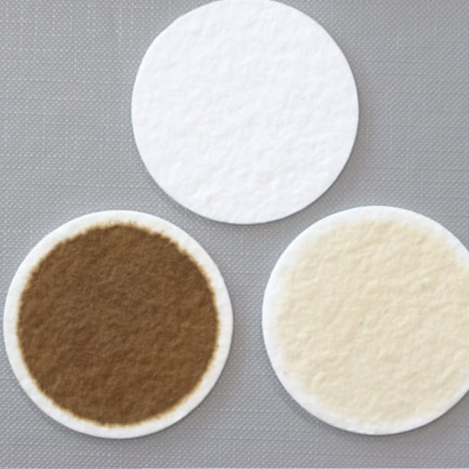 Ierīce salīdzina cigarešu dūmu un IQOS tabakas tvaika izmešus.